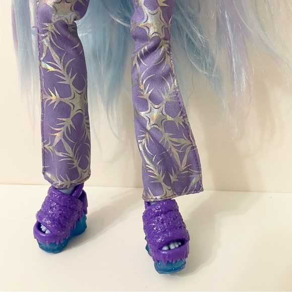 Monster High G3 Abbey Bominable Articulated Yeti Fashion Doll - Picture 3 of 16